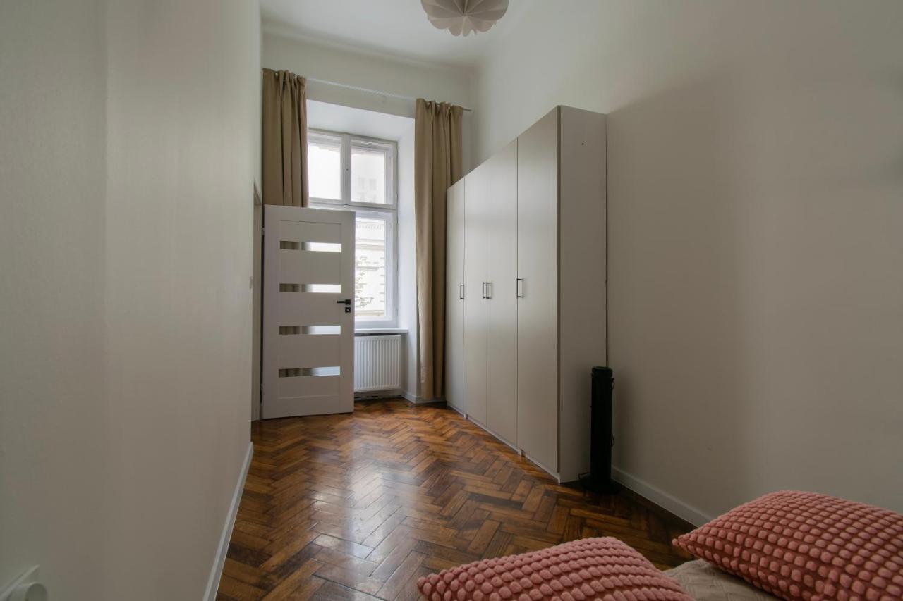 קרקוב Apartments Studencka Street, Next To Planty Park מראה חיצוני תמונה